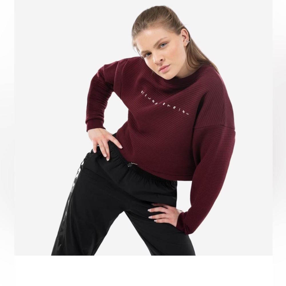 Cropped sweater! Like new
Fits like a medium